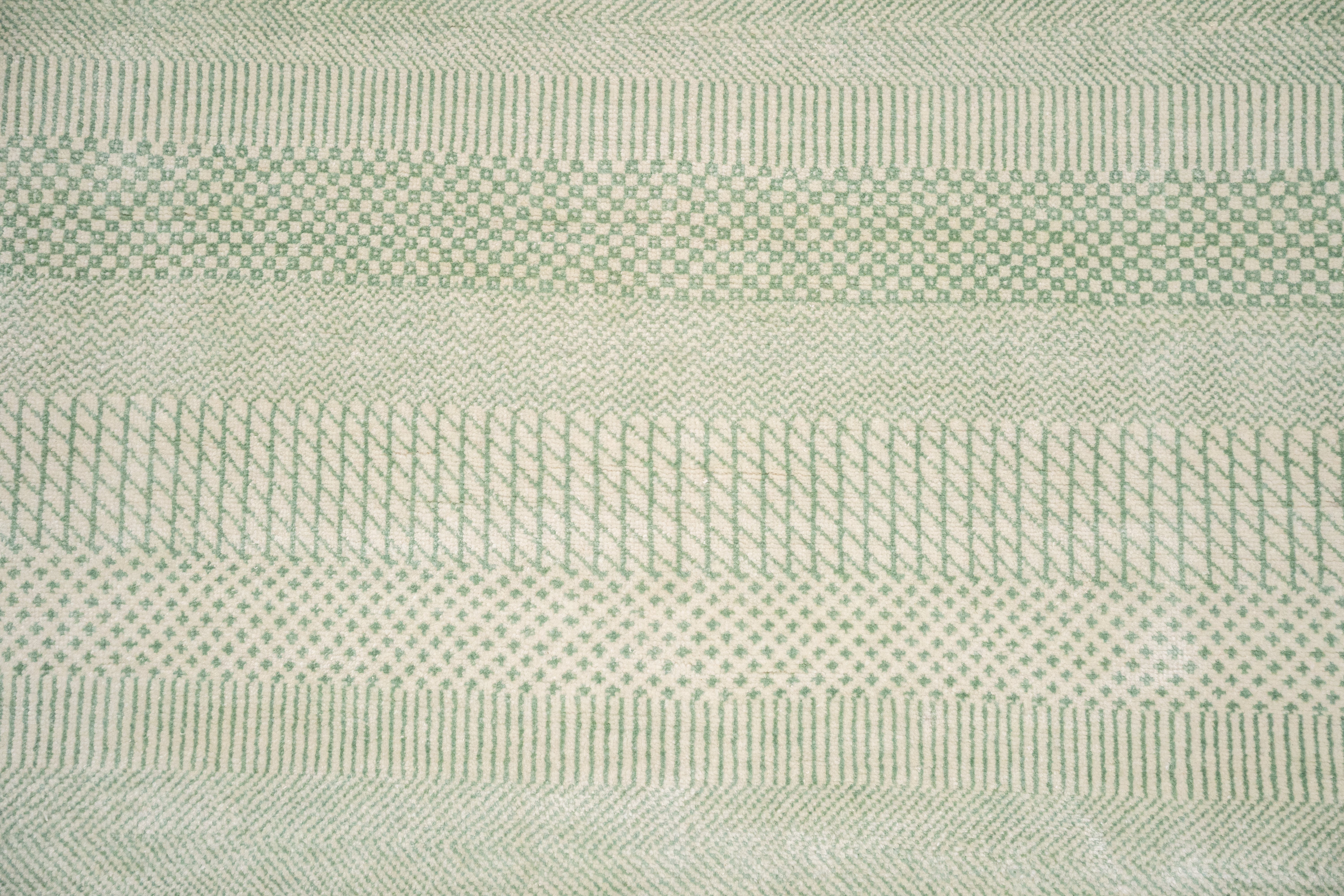 Handknotted Carpet, DIA- 06 MCN, Pearl & Laurel Green